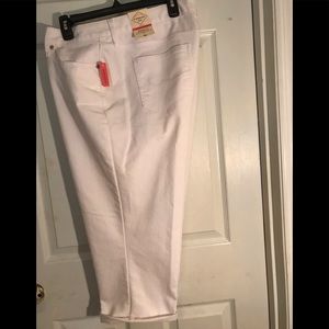 White denim crop pants